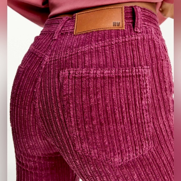 Reclaimed Vintage inspired 99 flare jean in raspberry cord - Picture 3 of 10